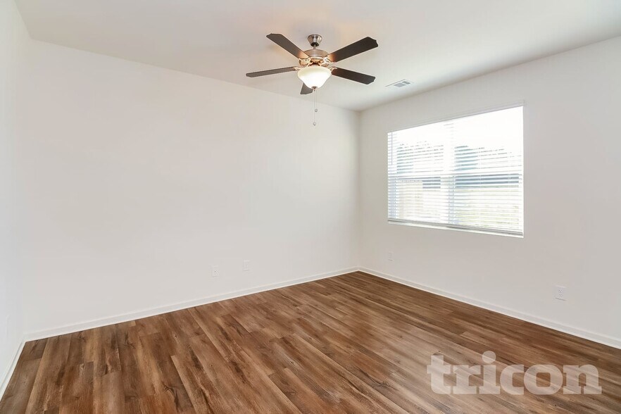 Building Photo - 11942 Fuller St