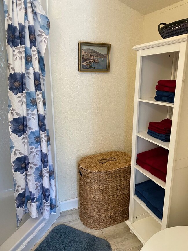 Building Photo - 174 Schools Dr