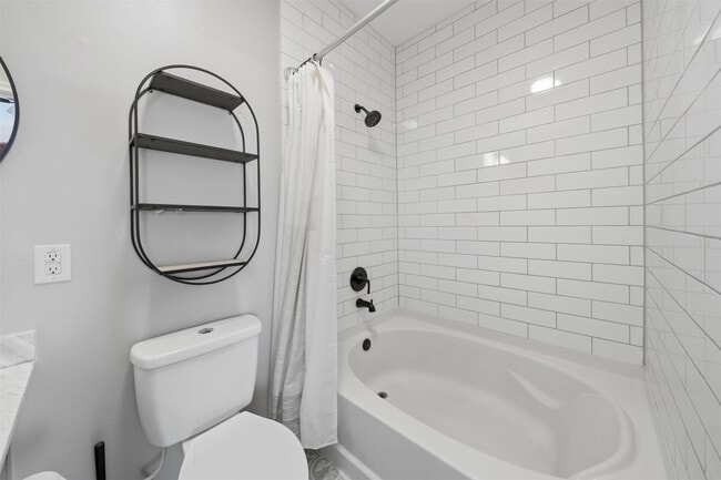 Building Photo - 1929 Kemah Village Dr