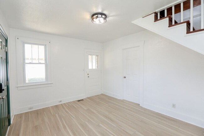 Building Photo - 768 Mayfield Ave