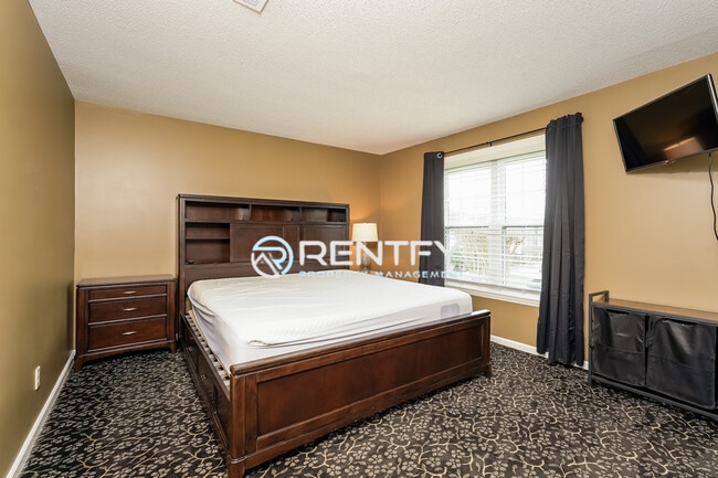 Building Photo - 3810 Old Rosebud Ct