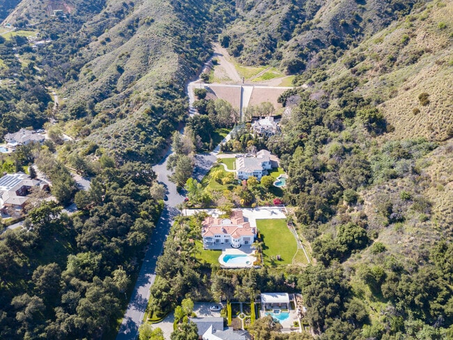 Building Photo - 1160 N Easley Canyon Rd