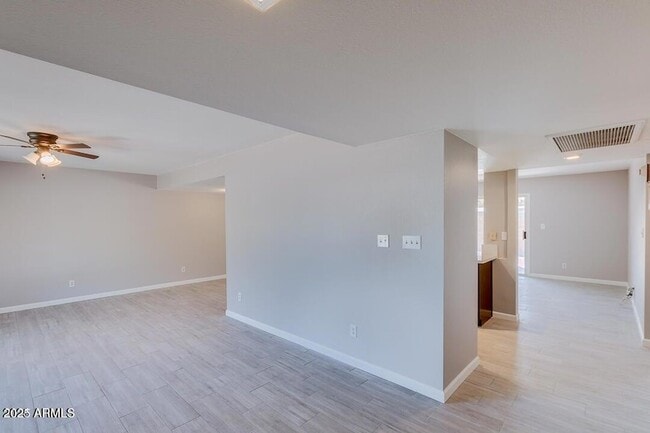 Building Photo - 831 E Stephens Dr