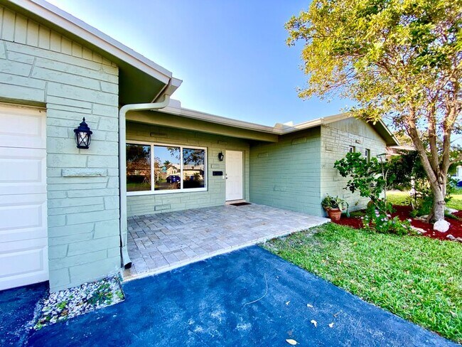 Building Photo - 213 NE 9th Ave