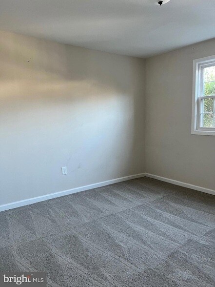 Building Photo - 1145 James Madison Cir