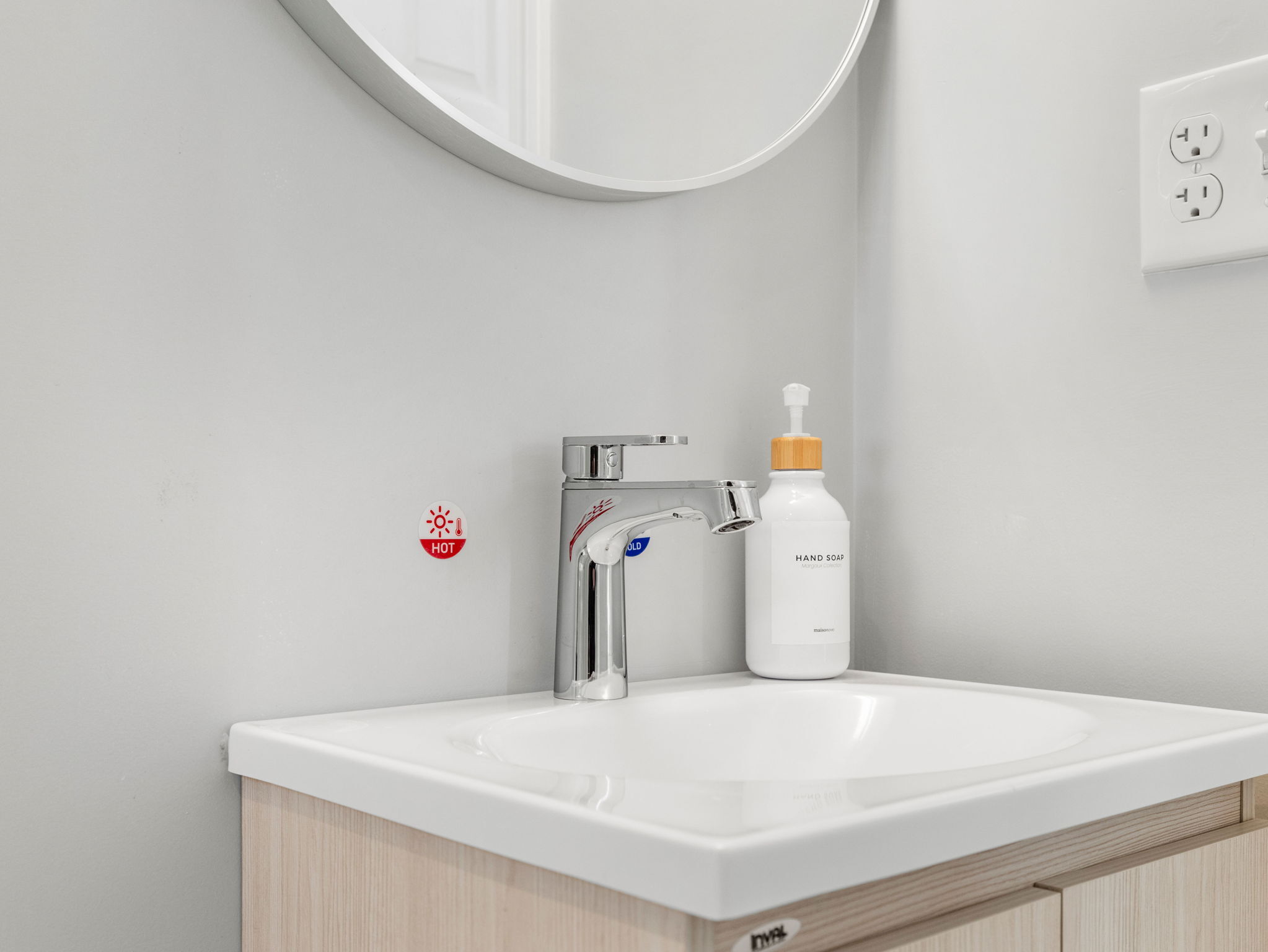 Building Photo - 168 School St