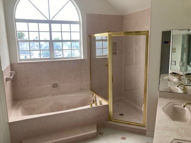 Building Photo - Family Friendly water front 3 Bedroom 3 bath Home with dock & lift -unfurnished-Available NOW