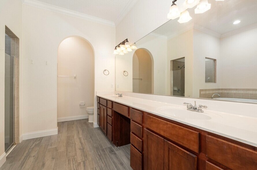 Building Photo - 8410 Maria Ct