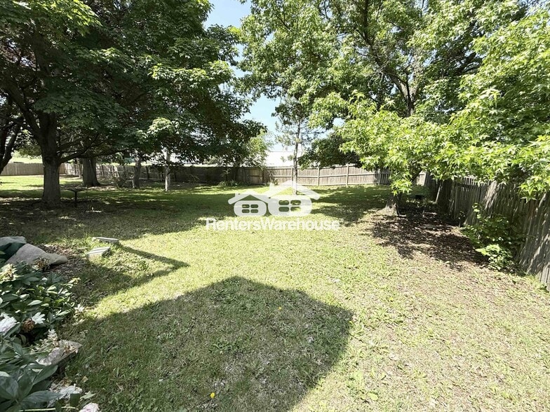 Building Photo - 612 SE Kristi Ln
