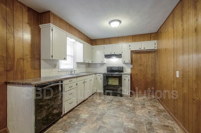 Building Photo - 9519 E 18 St S