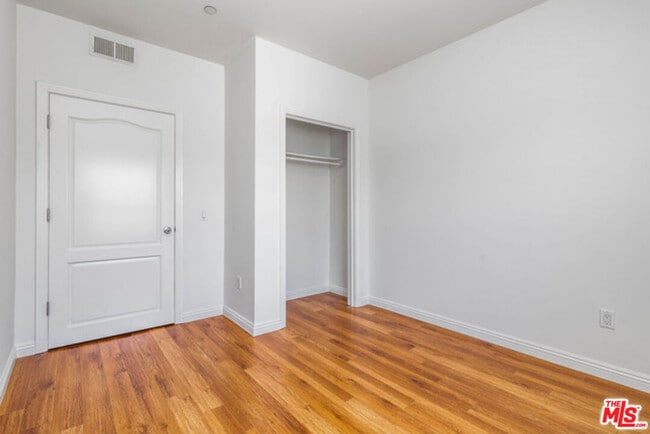 Building Photo - 1025 Dewey Ave