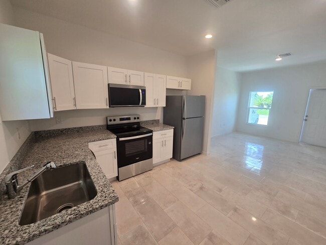 Building Photo - BRAND NEW HOME-2/2/1