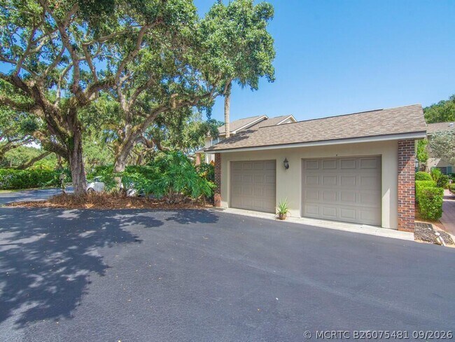 Building Photo - 101 E Park Shores Cir