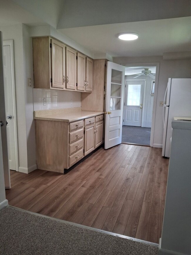 Building Photo - Charming 3-Bedroom Home with Backyard & Of...