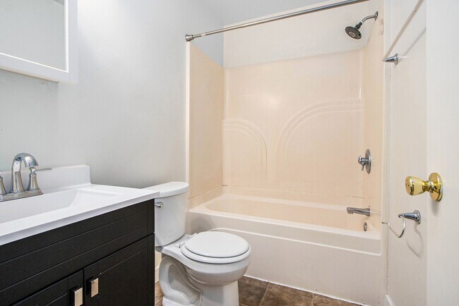 Building Photo - 3406 Kenbrooke Ct