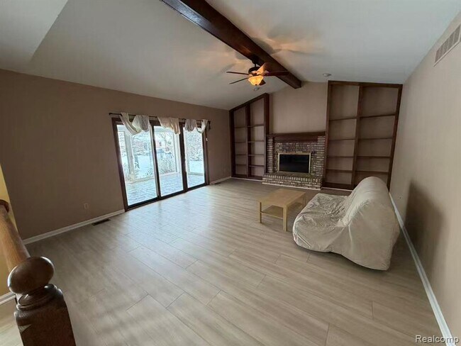 Building Photo - 24397 Venice Dr