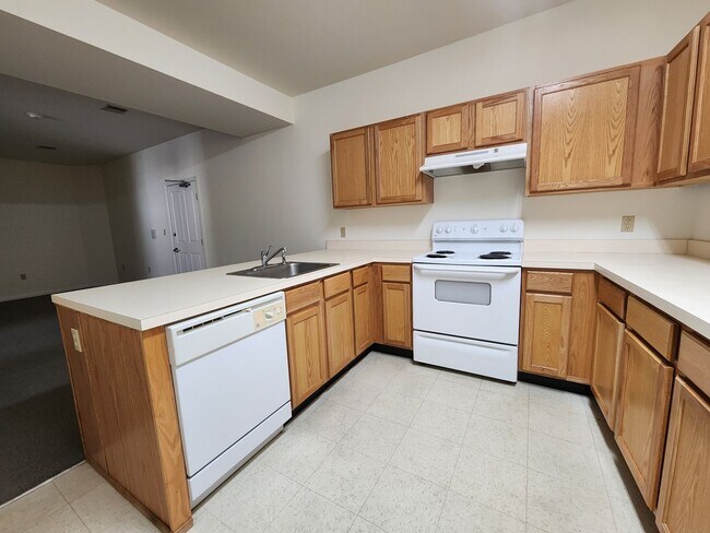 Building Photo - Historic Bethlehem - 2 Bedroom Apartment