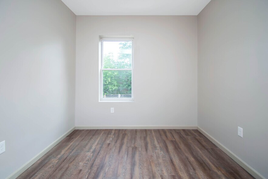 Building Photo - 479 Farmington Ave
