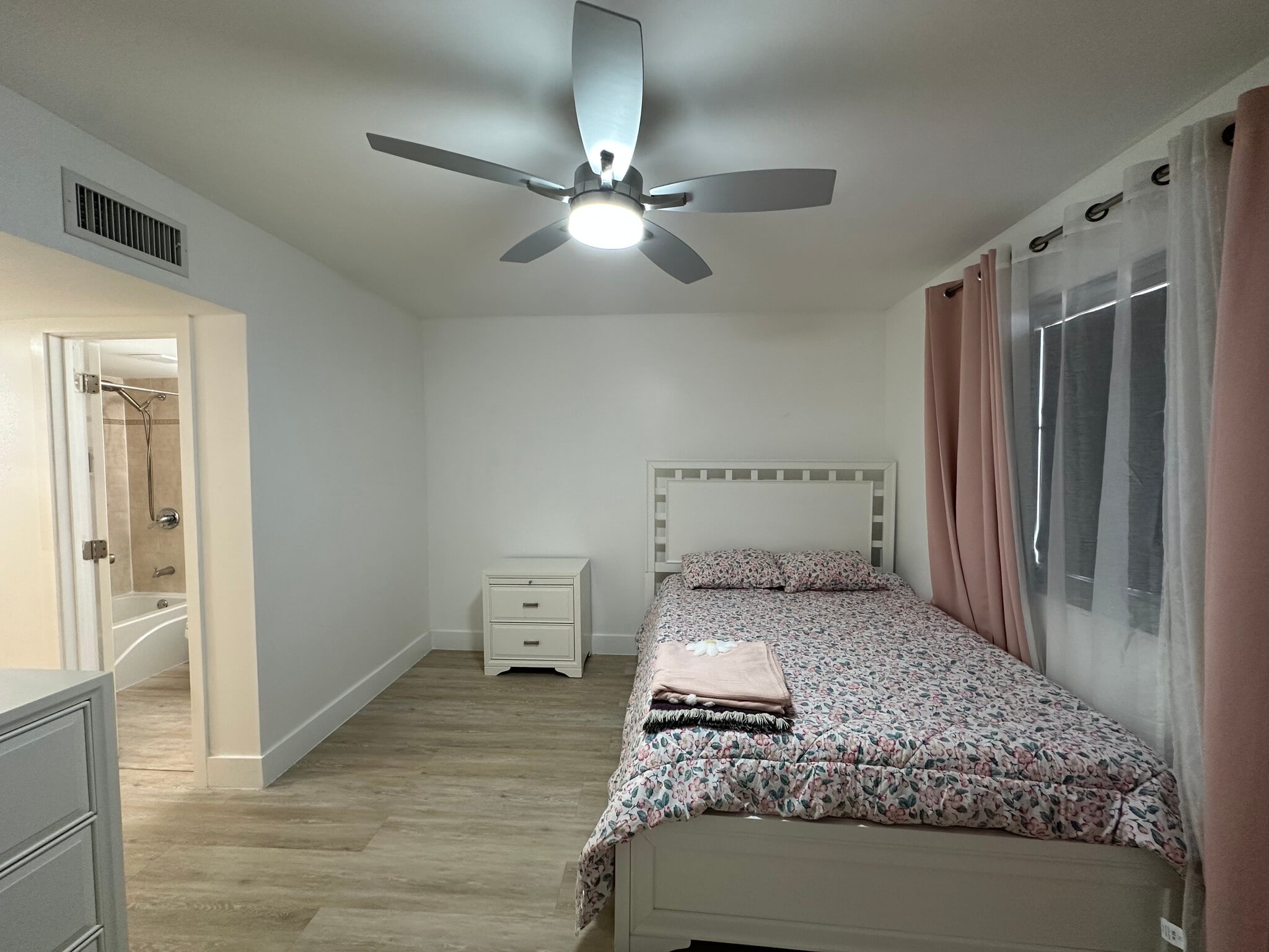 Building Photo - 10900 SW 104th St