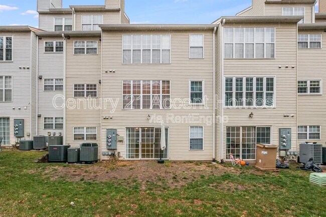 Building Photo - 12113 Greenway Ct