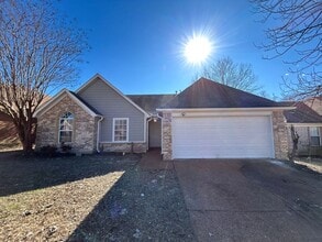 Building Photo - 6811 Skylar Mill Ave