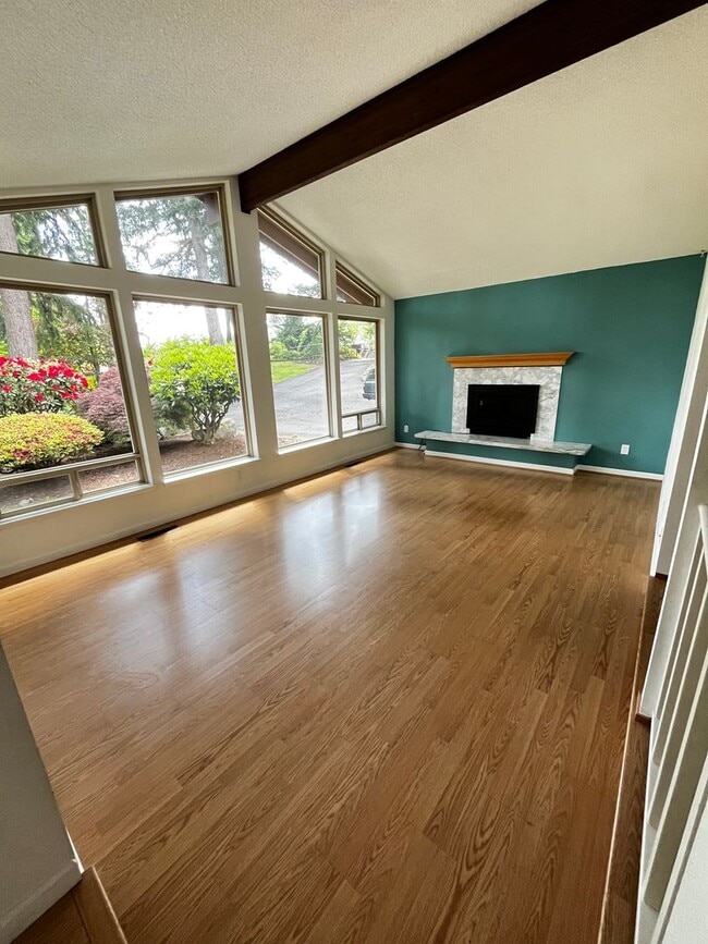 Building Photo - Gorgeous 3 BD 2.25 BA Home on 2 Acres!
