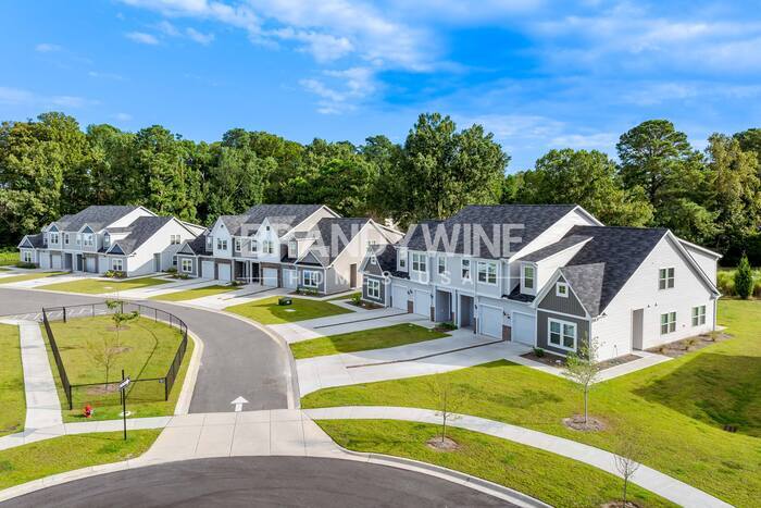 Building Photo - 828 Coosaw Pl