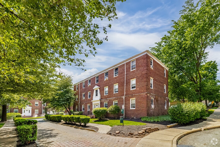 Primary Photo - Village Manor