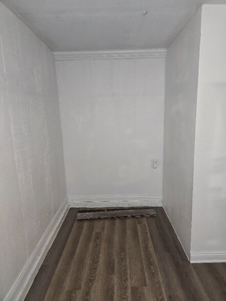 Building Photo - 44560 Grovewood Cir