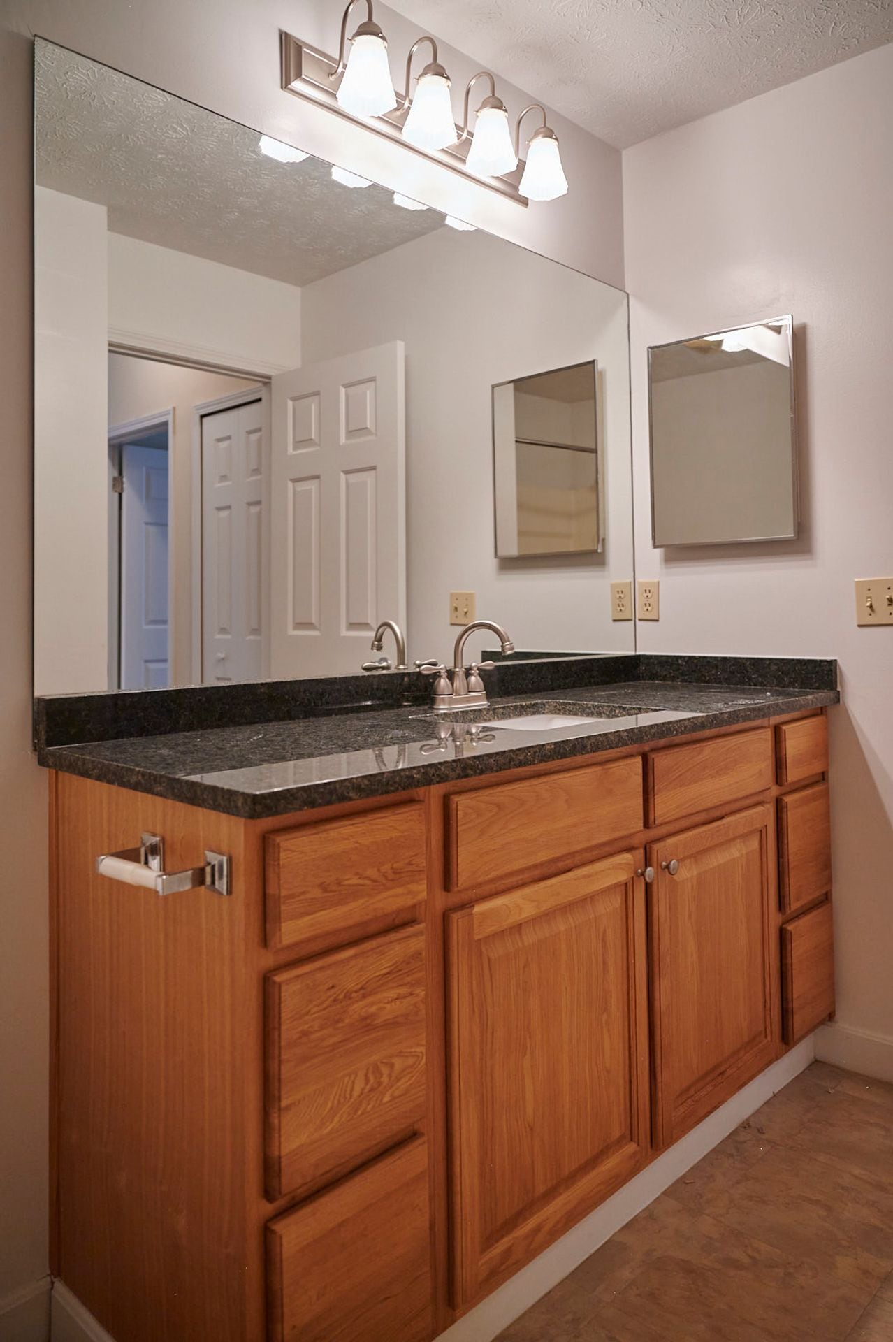 Building Photo - Grand Bay Apartments and Townhomes