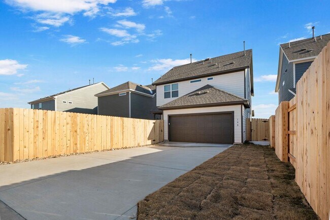 Building Photo - 108 Woodrow Ln