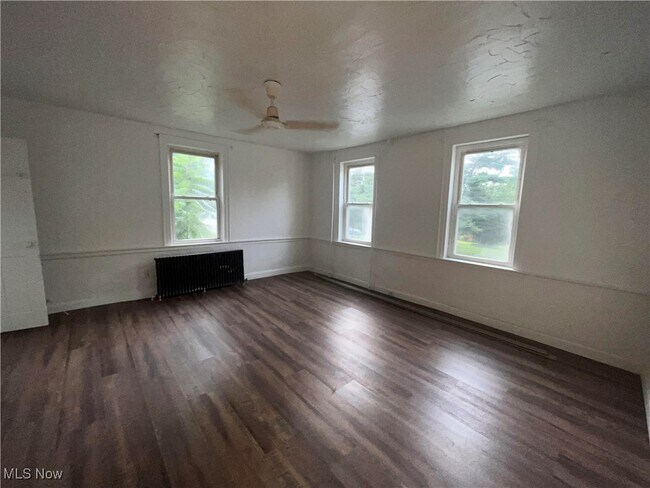 Building Photo - 5466 S Ridge Rd