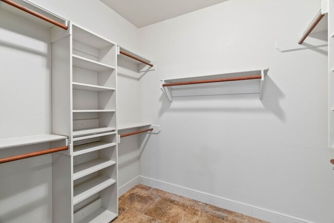 Building Photo - 4 Bedroom 3 Bath on the Island