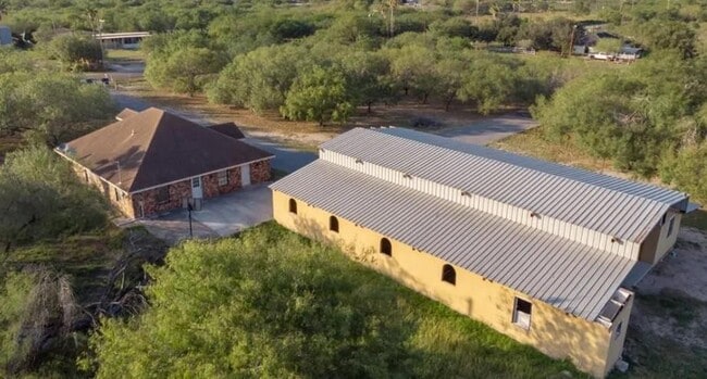 Building Photo - 10680 La Homa Rd