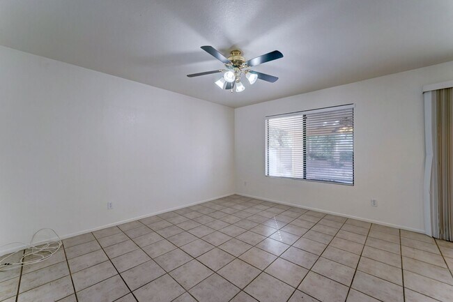 Building Photo - Desirable North Phoenix  Home with 1 Downs...