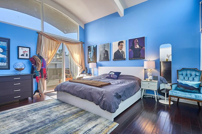 Building Photo - 4804 La Villa Marina