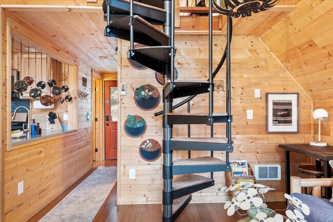 Building Photo - 102 Tahoma Pl