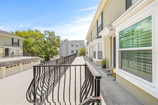 Building Photo - 609 S Glen Ave