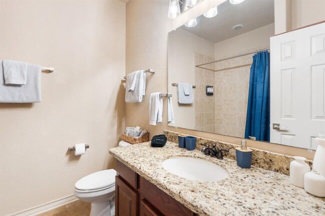 Building Photo - 970 Parkview Dr