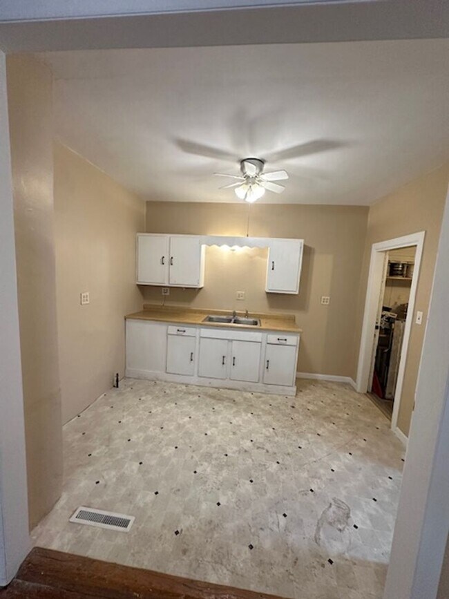 Building Photo - House for Rent in West Peoria 3 BR/ 2 BA 61604