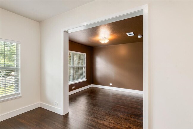 Building Photo - 603 Crockett St