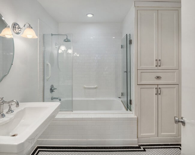 Building Photo - 1000 Union St