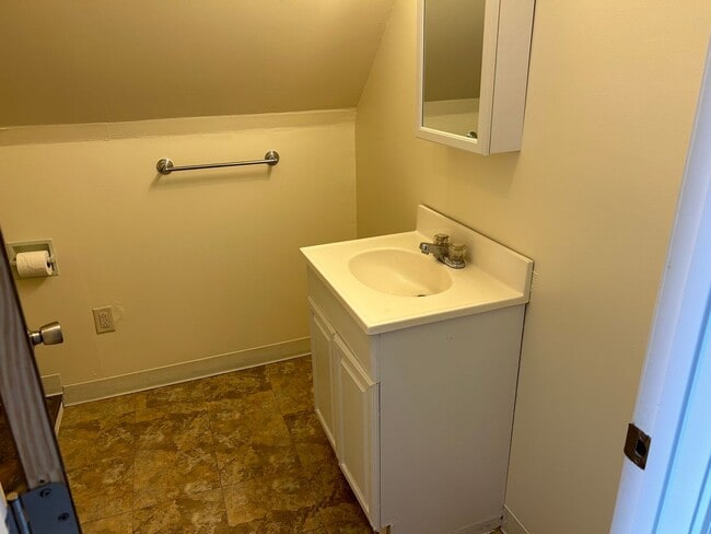 Building Photo - 15-Poplar-St