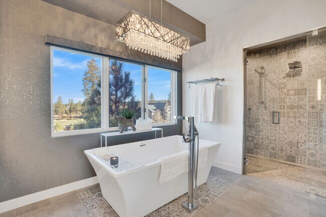 Building Photo - Contemporary Fully Furnished Four Bed Four Bath Masterpiece in Tetherow