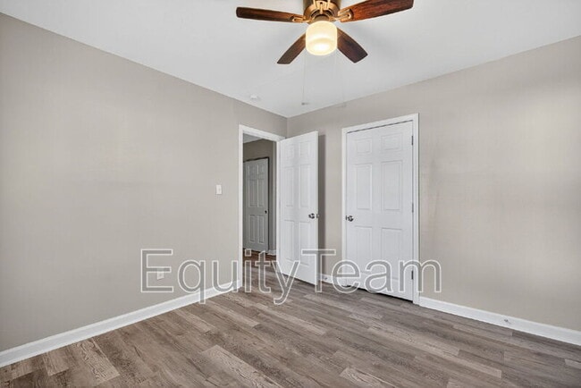 Building Photo - 10032 Regency Ct