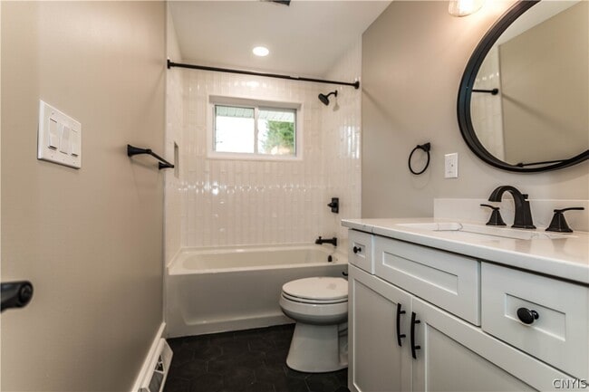 Building Photo - 87 Brown St