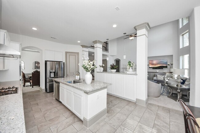 Building Photo - 1911 Sapphire Pines Ln