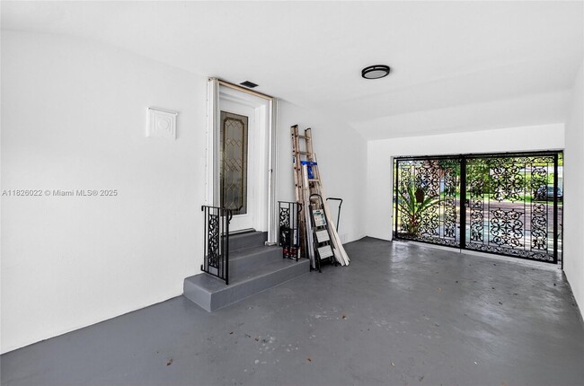 Building Photo - 839 NE 97th St