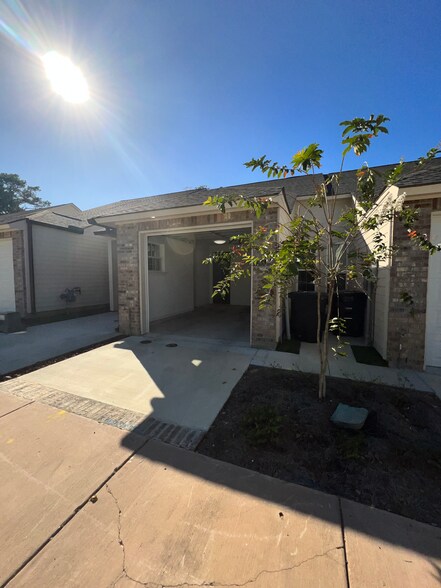 Building Photo - 324 Saint Thomas Ln