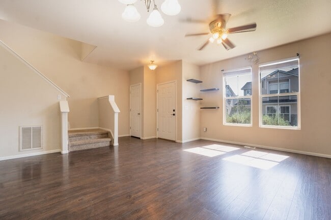Building Photo - Beautiful townhome on Snow Bowl for Rent!